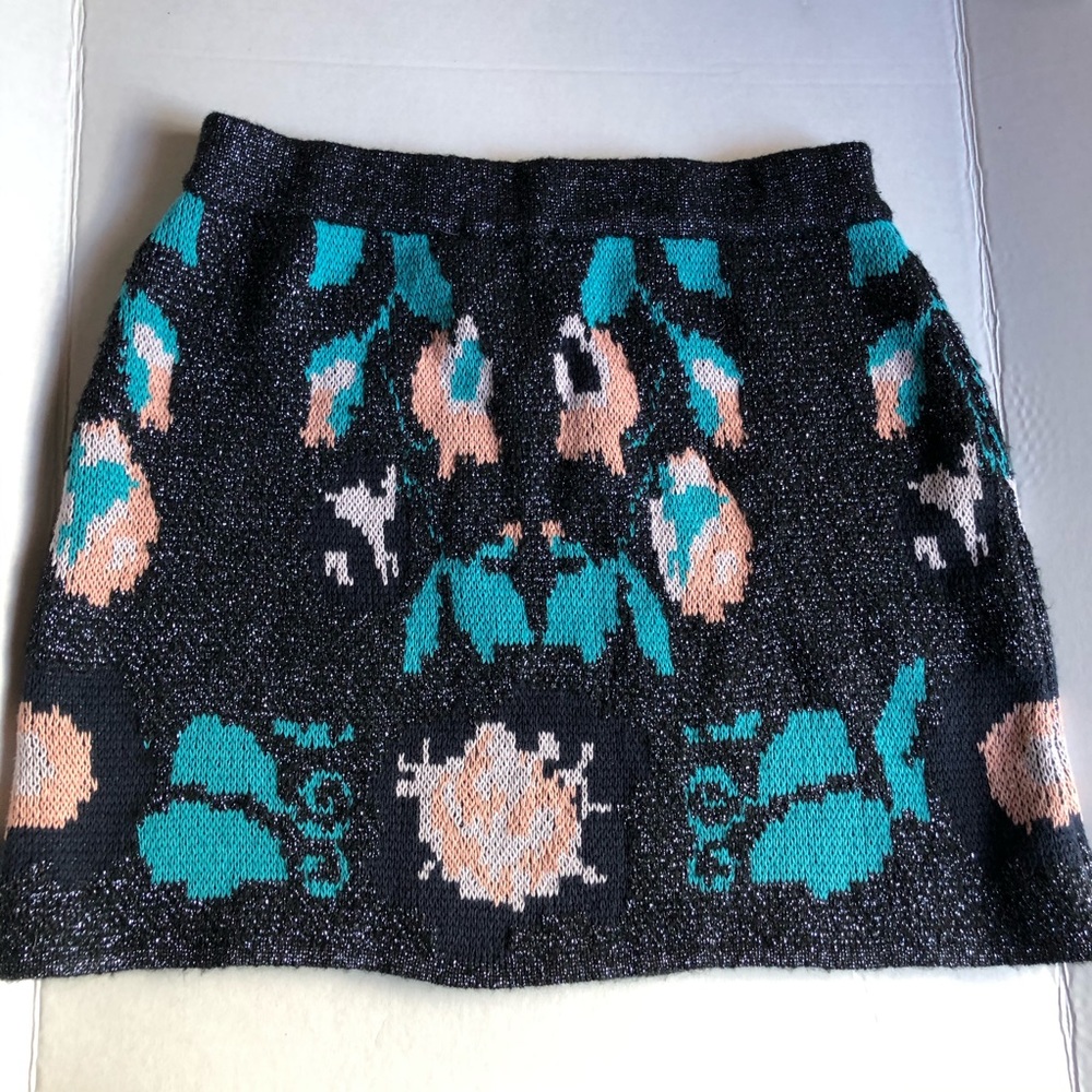 ZARA KNIT SKIRT SZ. MEDIUM
